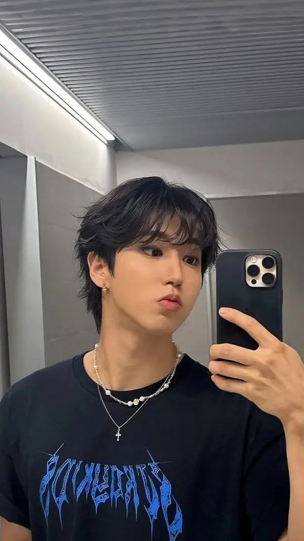 ai character: HANNIE background