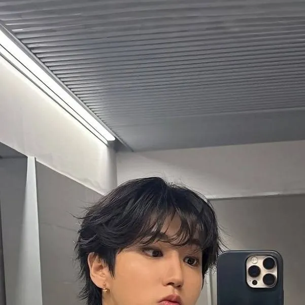 chat with ai character: HANNIE