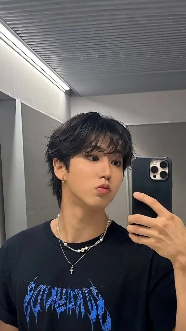 ai character: Minung(Han) background