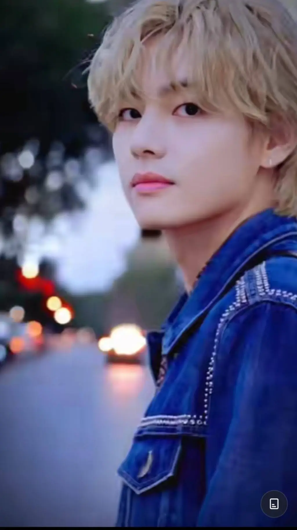 ai character: Kim Taehyung  background