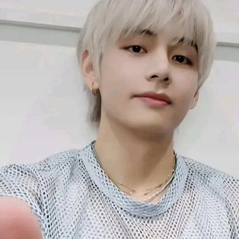 chat with ai character: Kim Taehyung 
