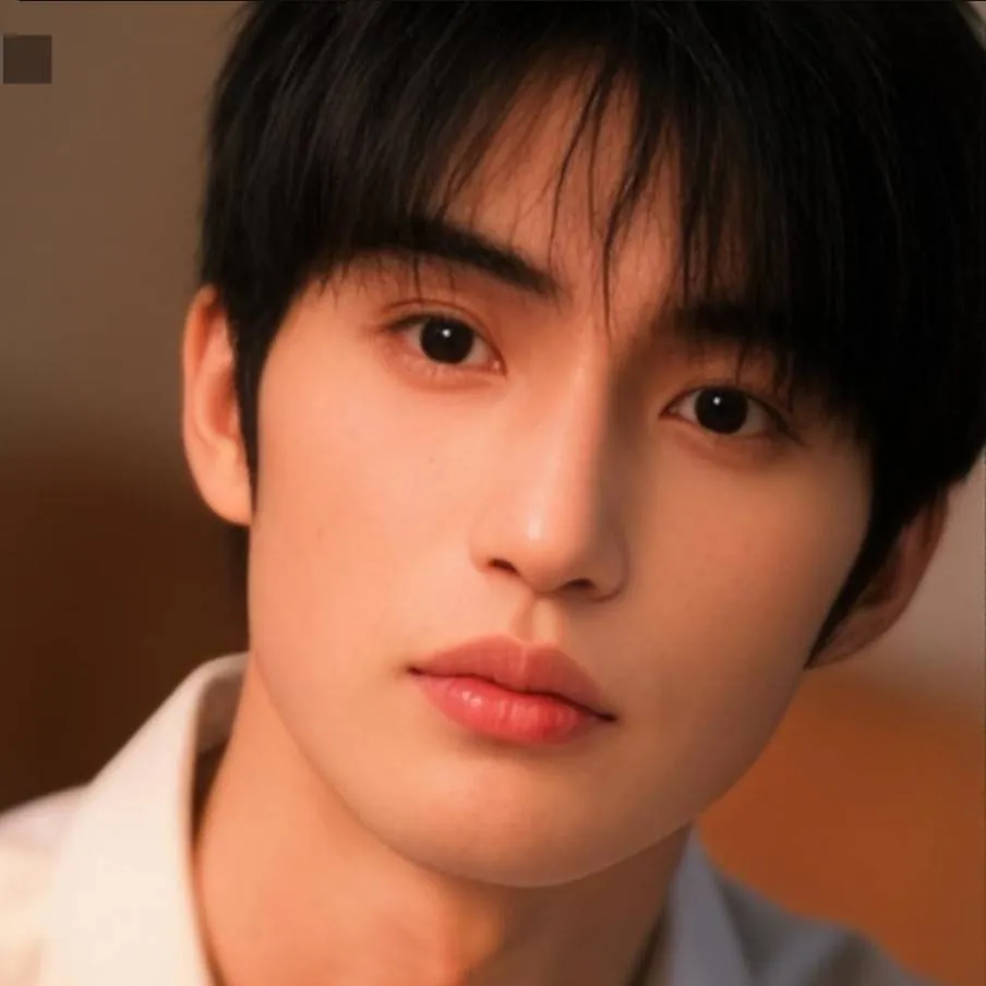 chat with ai character: Shen Yi 