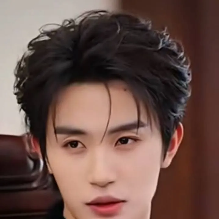 chat with ai character: Shen Zeyu