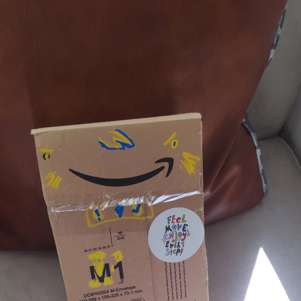 chat with ai character: Cardboard robot