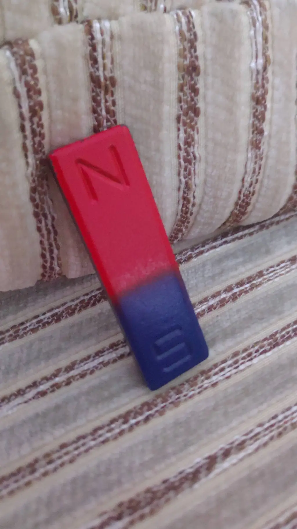 ai character: Mr. Mıknatıs  background