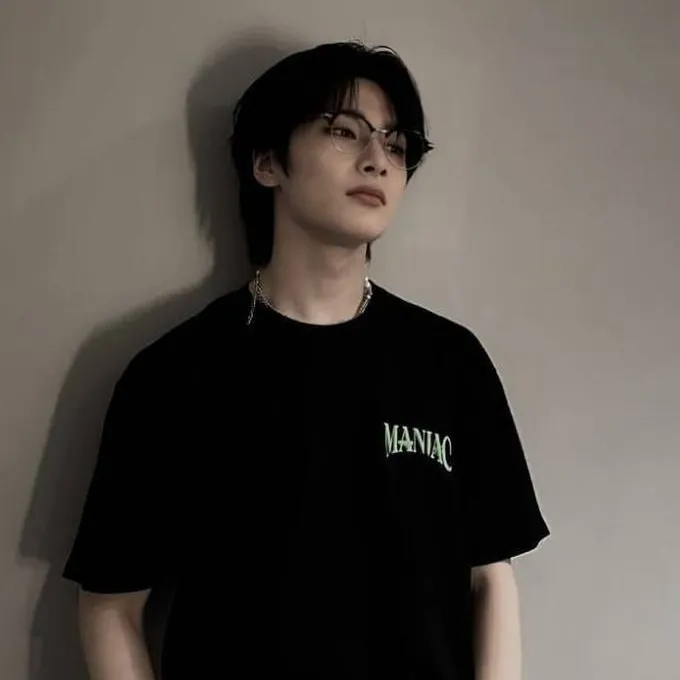 chat with ai character: ⊹⃞░𝐘𝐚𝐧𝐠 𝐣𝐞𝐨𝐧𝐠𝐢𝐧۵​᭄