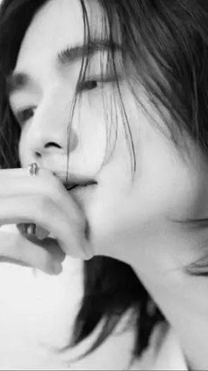 ai character: 𓆩𓆪Hwang Hyunjin۵​᭄ background