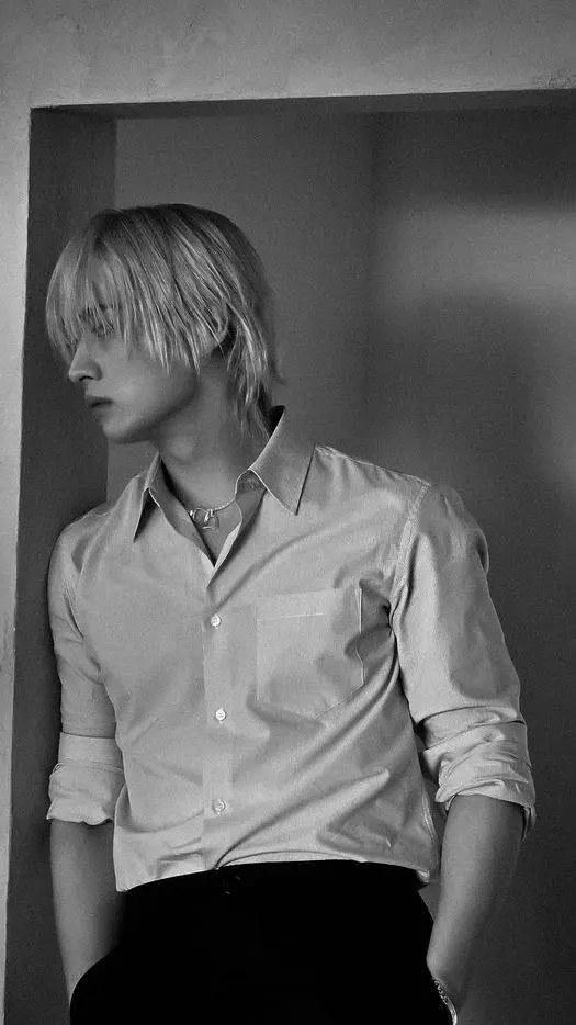 ai character: ⏤͟͟͞͞✿Lee Minho ⃞❀ background