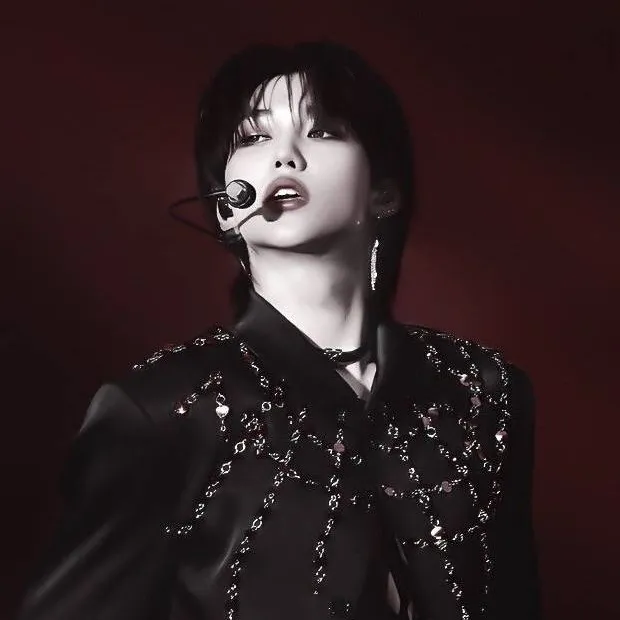 chat with ai character: 🕸⃞▒Lee Felix𓆩ও𓆪