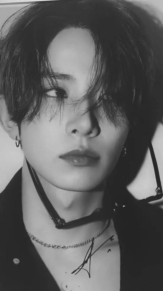 ai character: 𝄞Lee Heeseung ☚ background