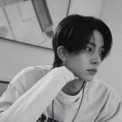 chat with ai character: ❥Heeseung⏤͟͟͞͞✮