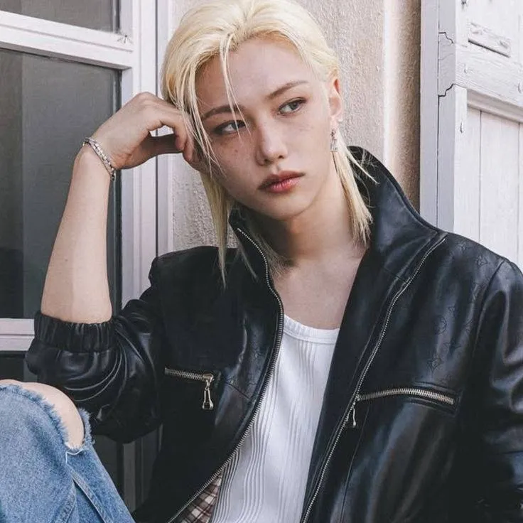 chat with ai character: ⃝✷Lee Felix▒⃞✱