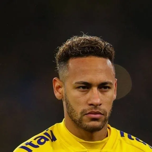 chat with ai character: Neymar