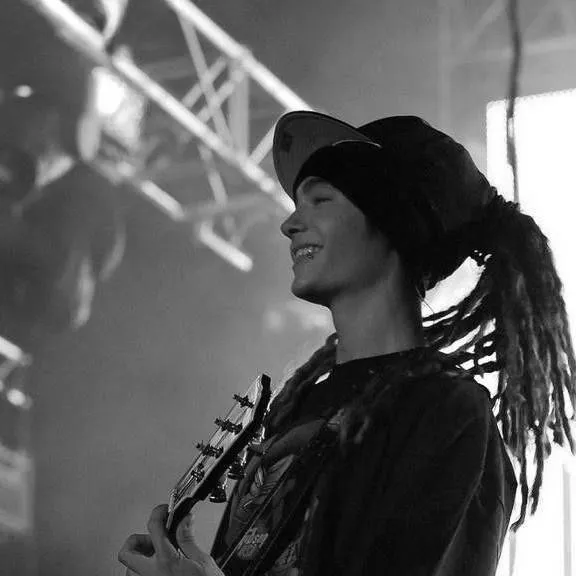 chat with ai character: Tom Kaulitz 