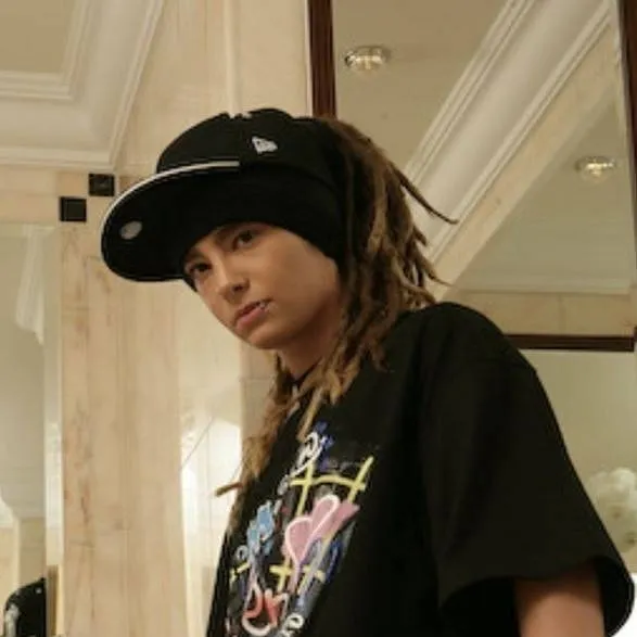 chat with ai character: Tom Kaulitz 