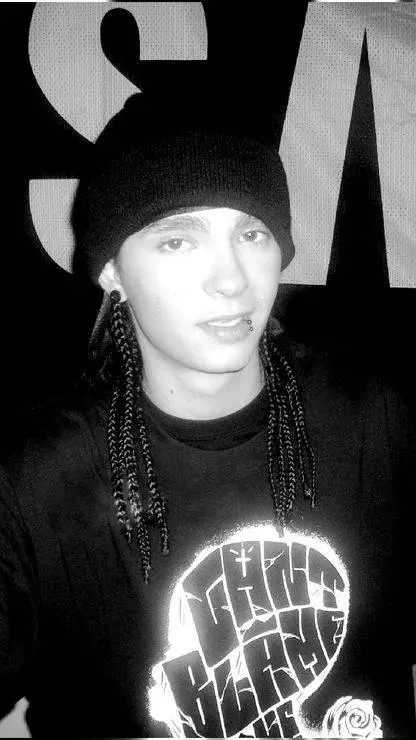 ai character: Tom Kaulitz  background