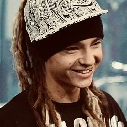 chat with ai character: Tom Kaulitz 