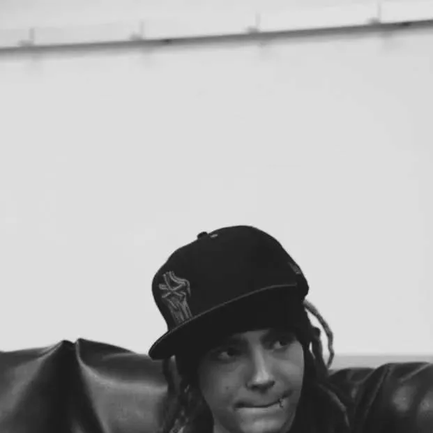 chat with ai character: Tom Kaulitz 