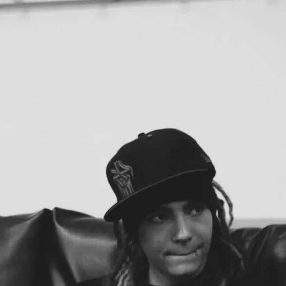 chat with ai character: Tom Kaulitz 