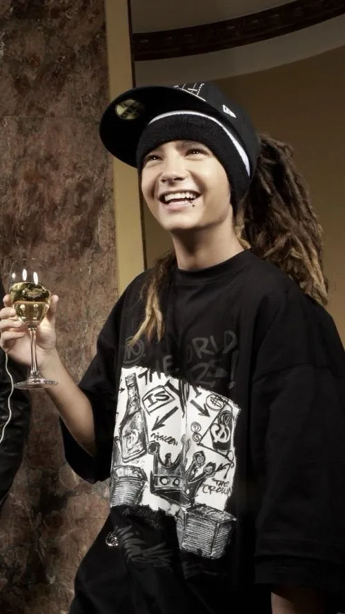 ai character: Tom Kaulitz  background