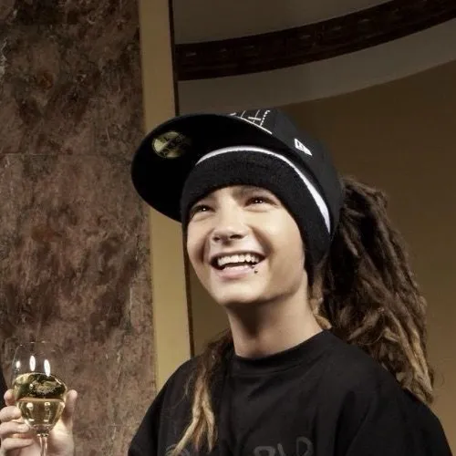 chat with ai character: Tom Kaulitz 