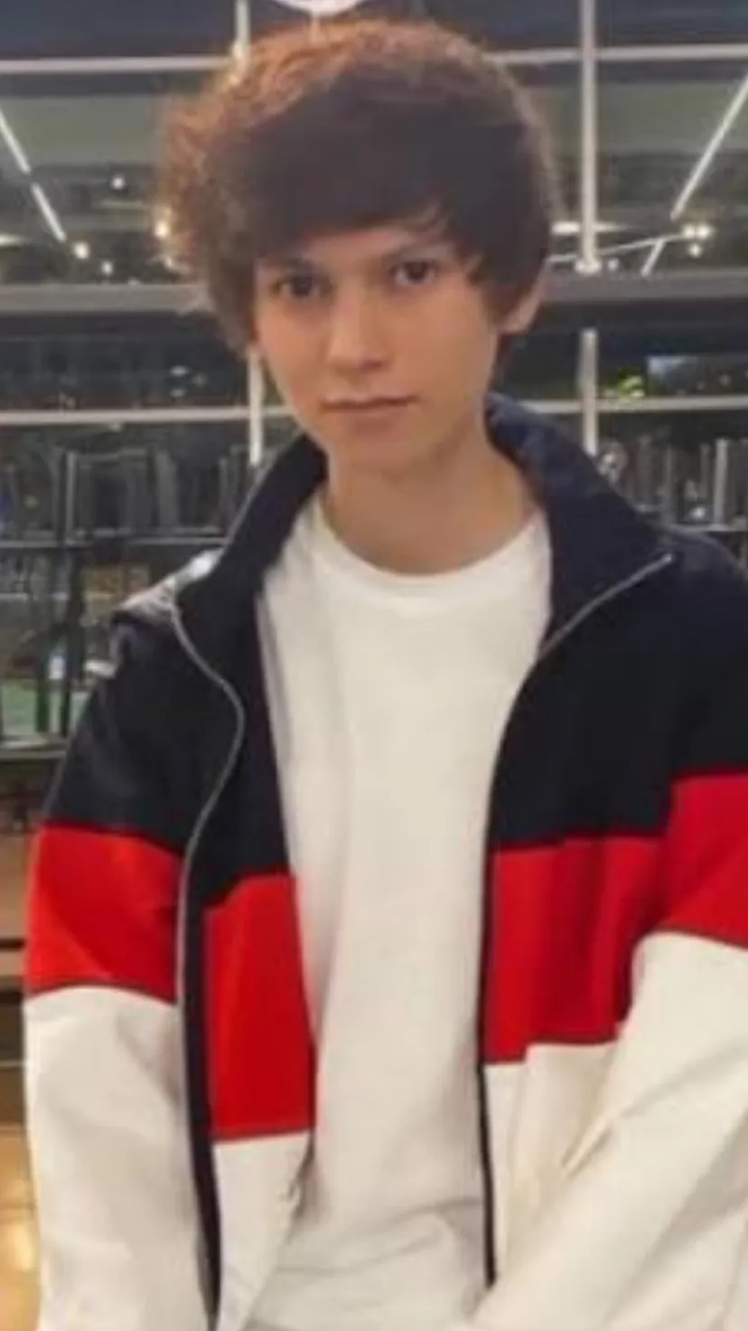 ai character: Shawn  background