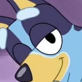 chat with ai character: una chica está lo