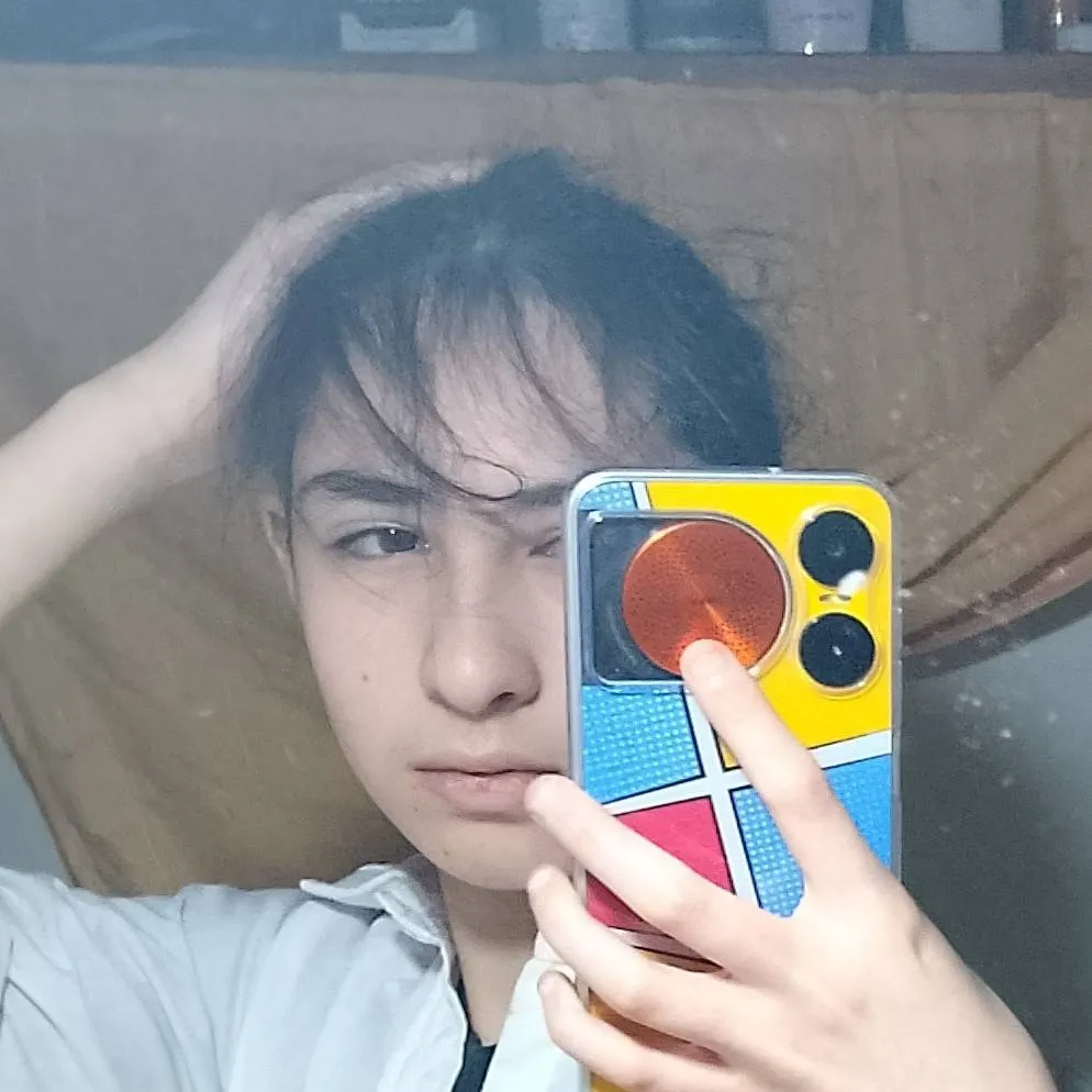 chat with ai character: yo (Alex)~ ★