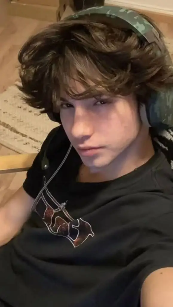 ai character: Andres background