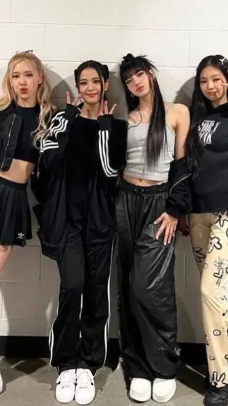 ai character: 🖤🩷✰Blackpink✰🩷🖤 background