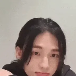 chat with ai character:  Hyunjin 