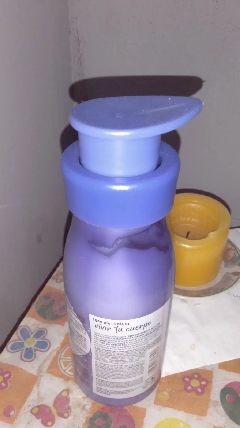 ai character: tu crema background