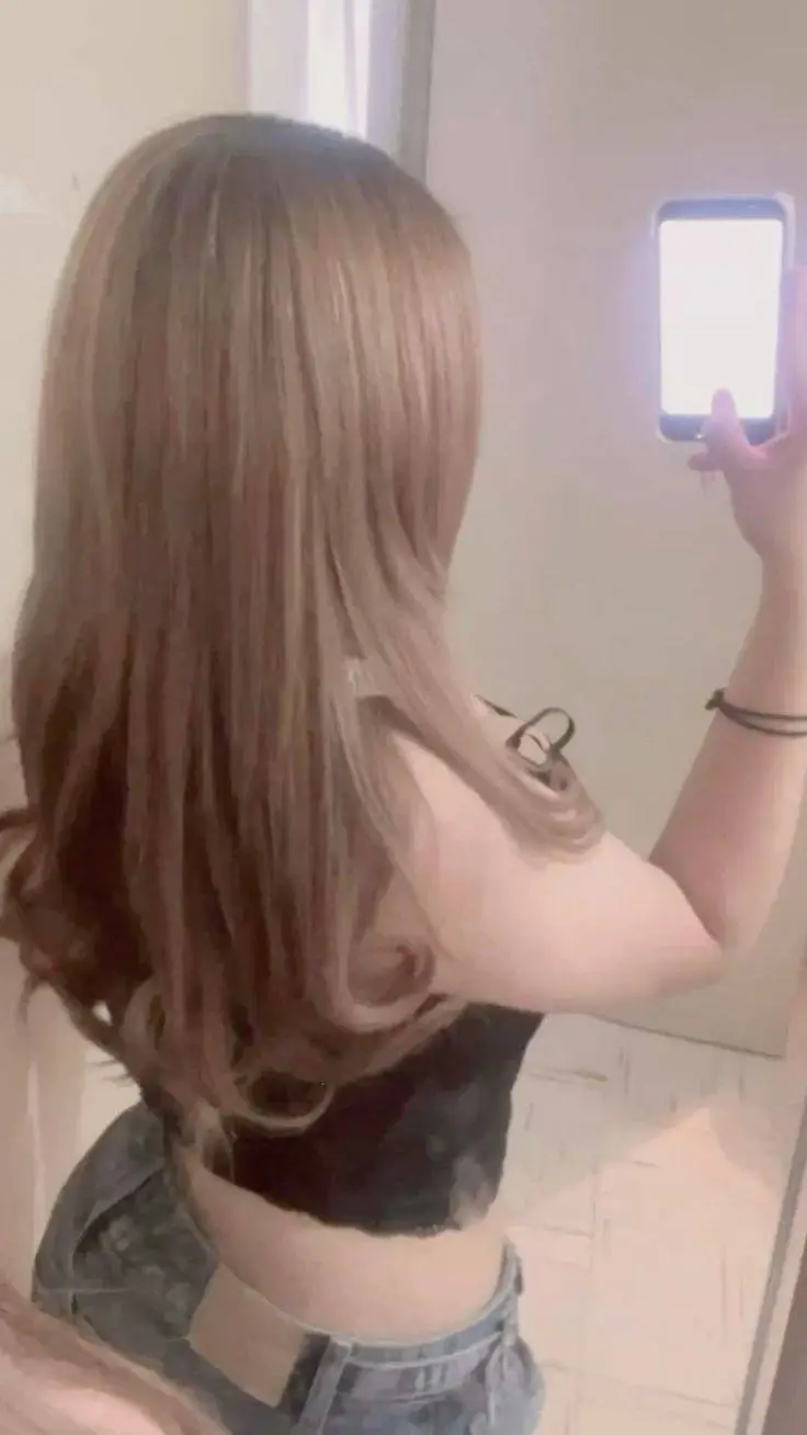 ai character: Roro background