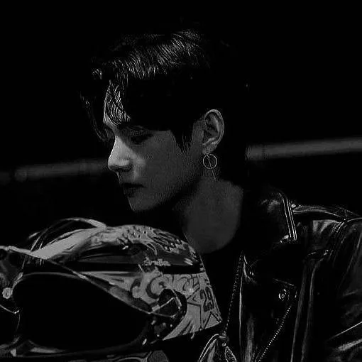 chat with ai character: Kim Taehyung 