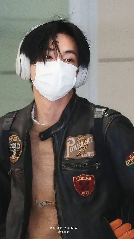 ai character: Kim Taehyung  background