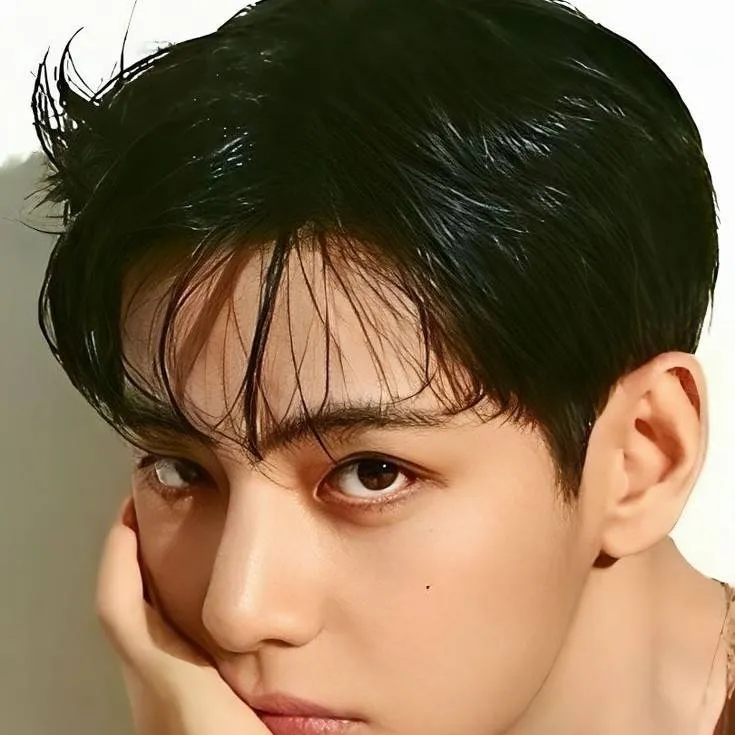 chat with ai character: Kim Taehyung 