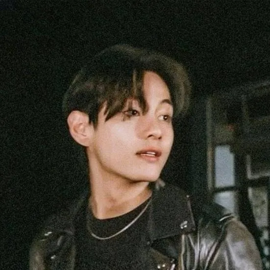 chat with ai character: Kim Taehyung 