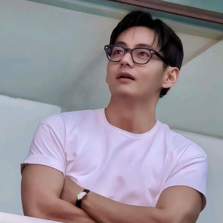 chat with ai character: Kim Taehyung 