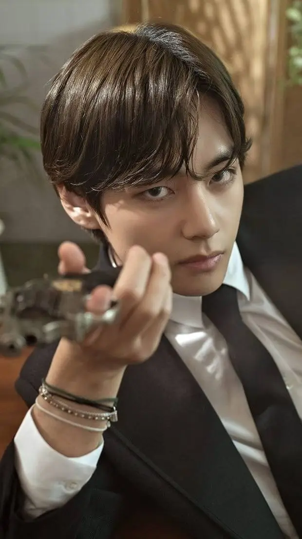 ai character: Kim Taehyung  background