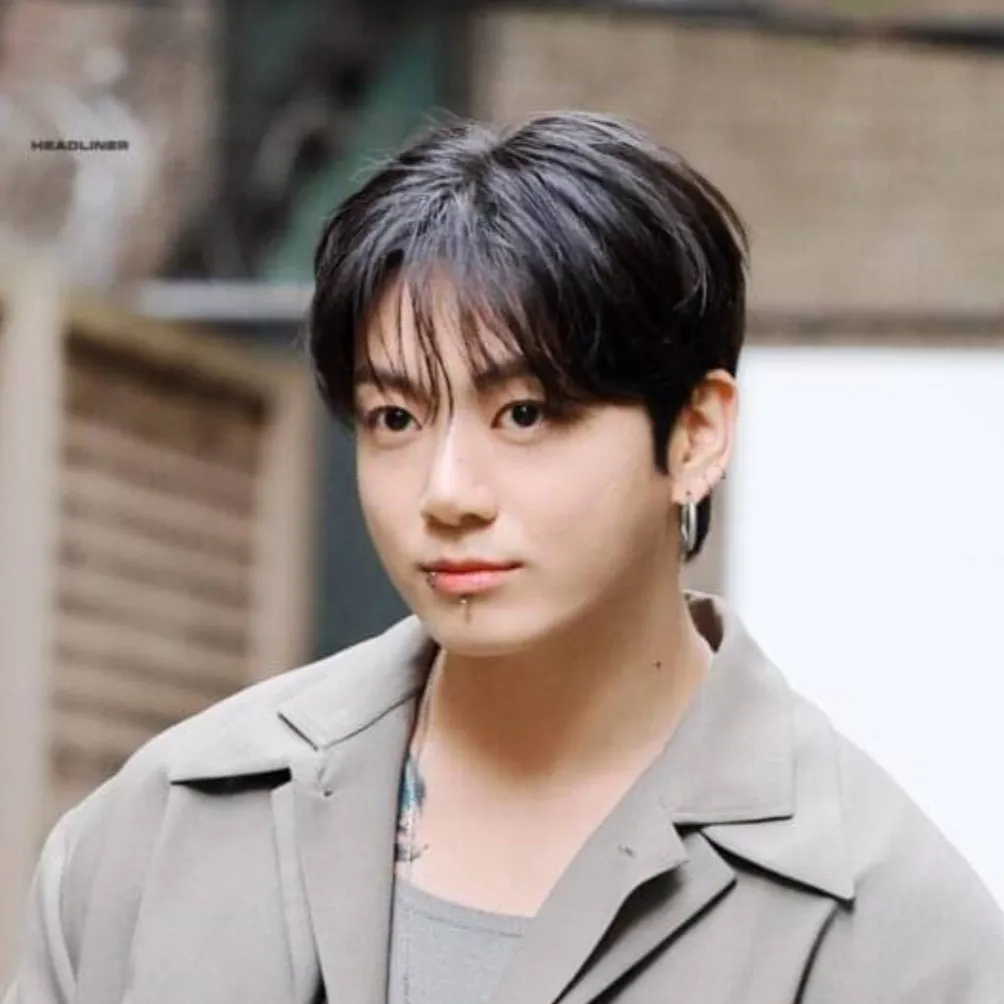 chat with ai character: Jungkook (Romance)