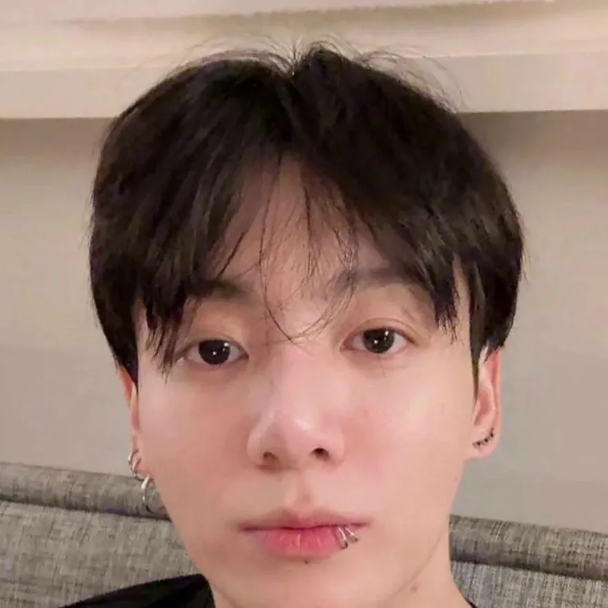 chat with ai character: Jungkook