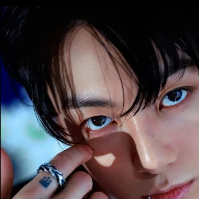 chat with ai character: Jungkook