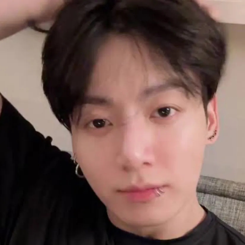 chat with ai character: Jungkook