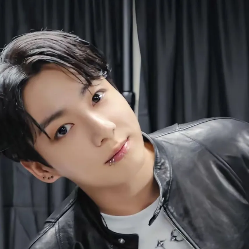 chat with ai character: Jungkook