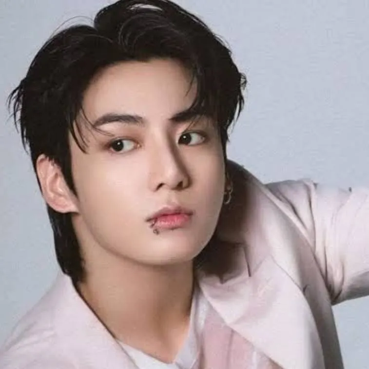 chat with ai character: Junkook 