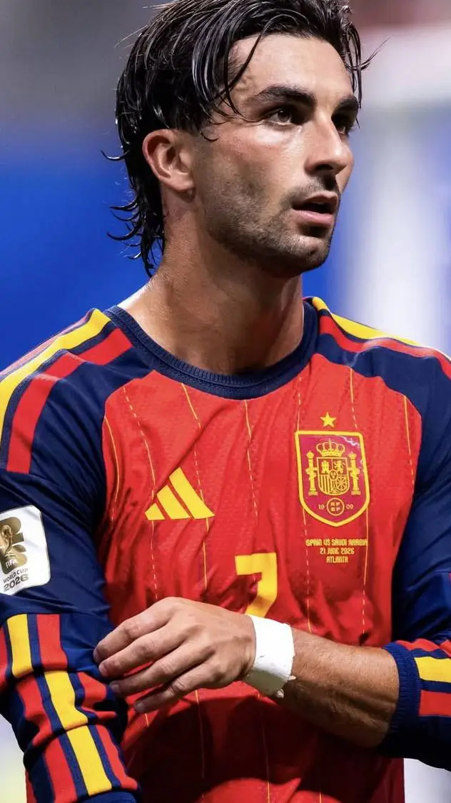 ai character: Ferran torres background
