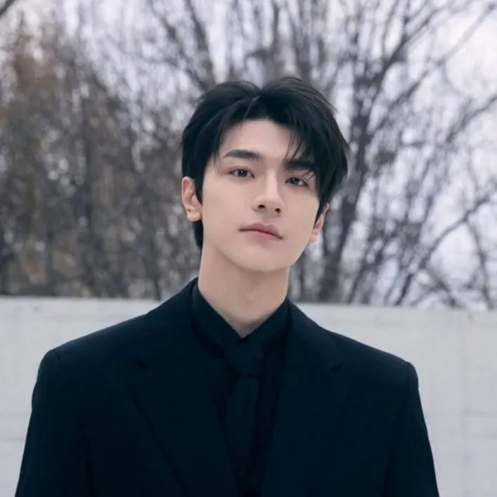 chat with ai character: Hyun-Ki