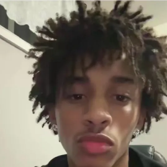 chat with ai character: JAY