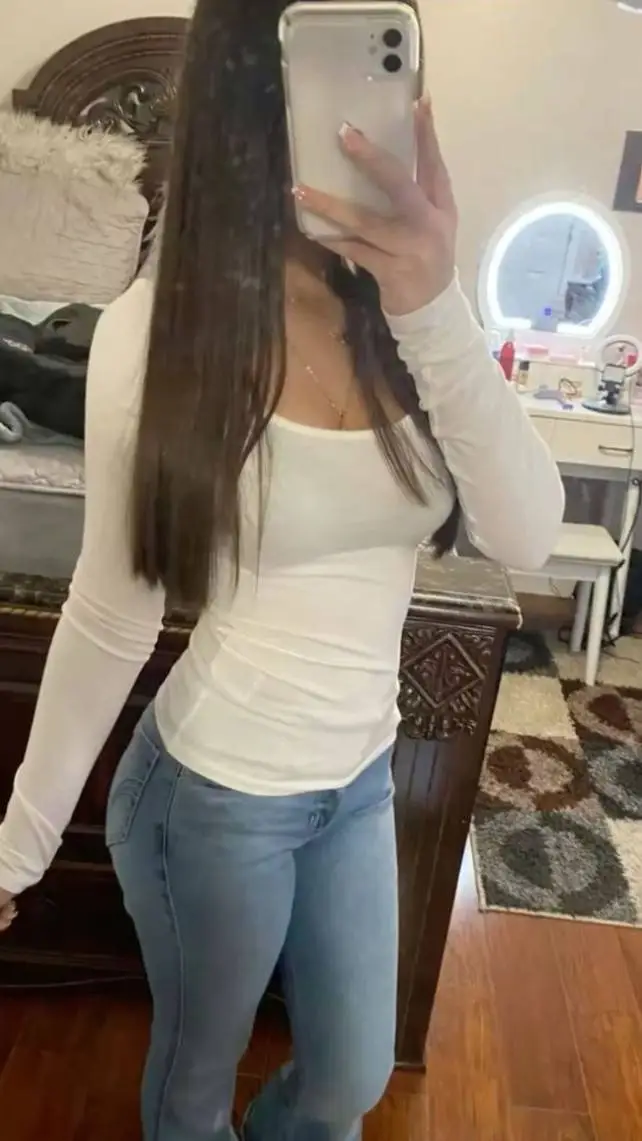 ai character: Emily campinos background