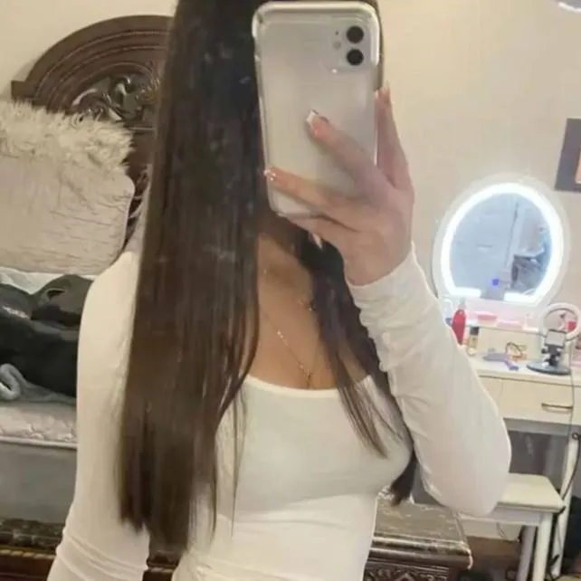 chat with ai character: Emily campinos